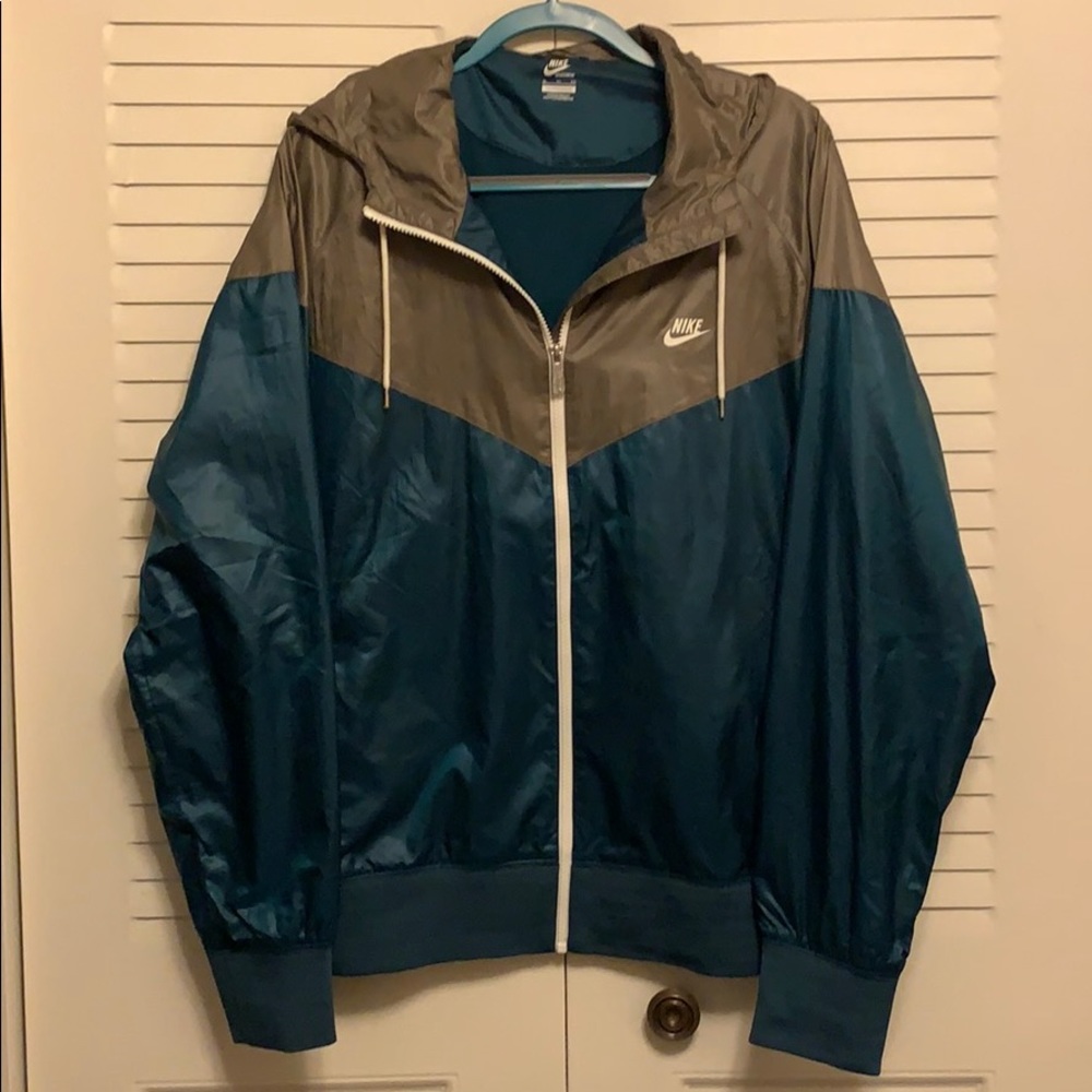 Men’s XL Nike windbreaker, mesh interior lining